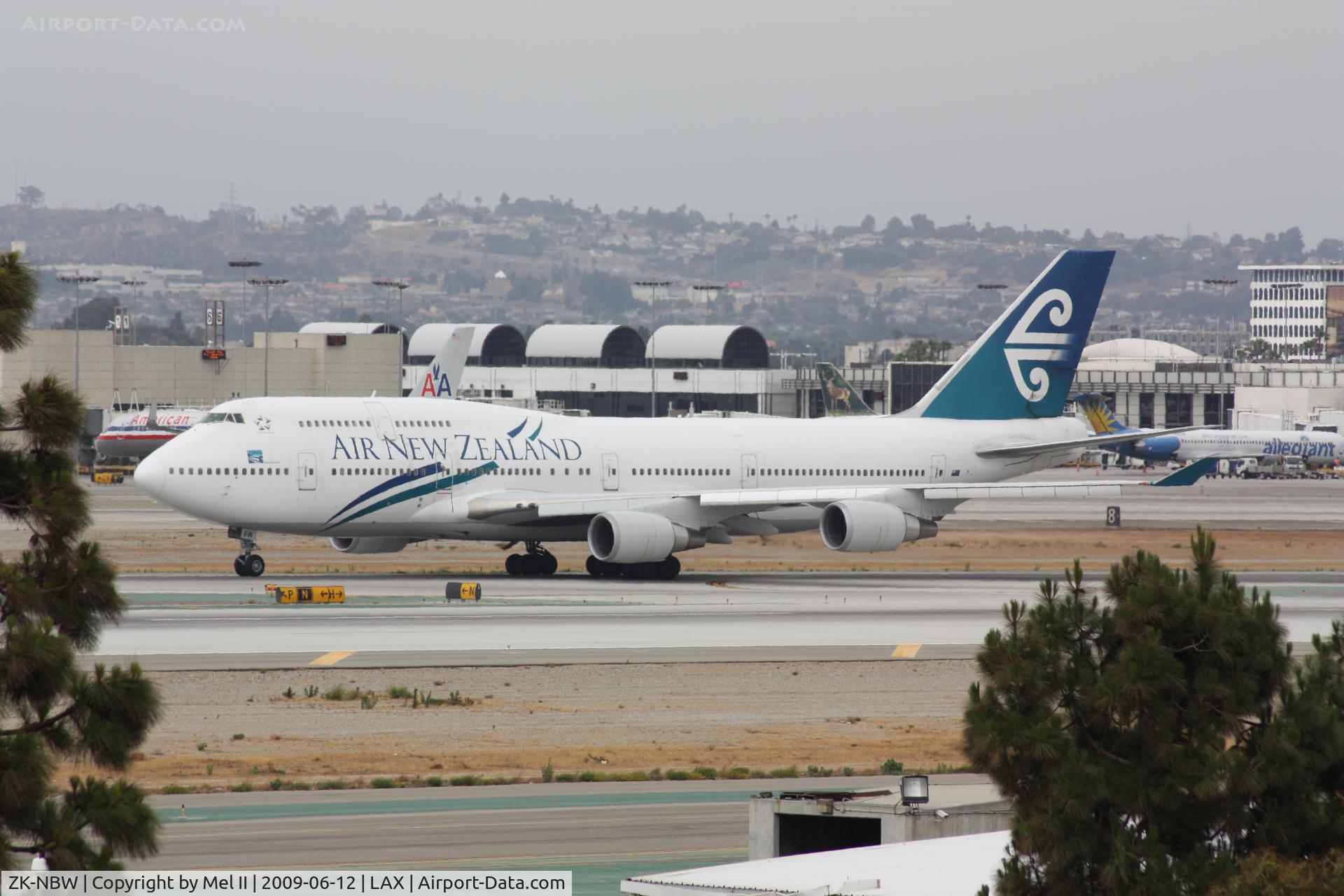ZK-NBW, 1999 Boeing 747-419BDS(F) C/N 29375, ANZ2 - NZAA-KLAX - Landing RWY 25L