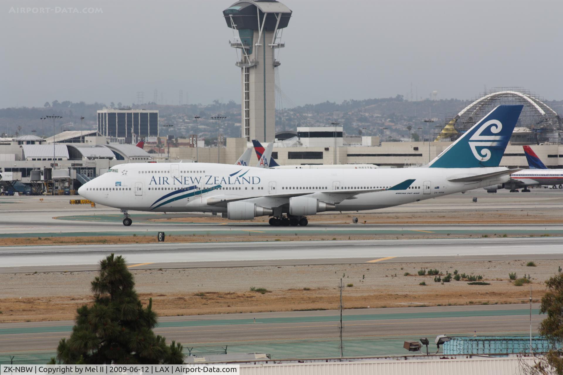 ZK-NBW, 1999 Boeing 747-419BDS(F) C/N 29375, ANZ2 - NZAA-KLAX - Landing RWY 25L
