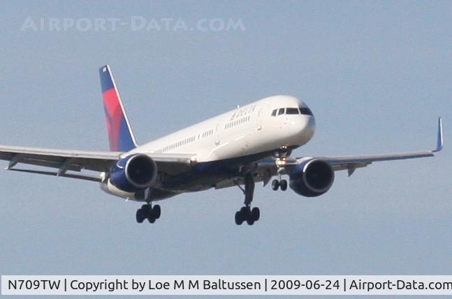 N709TW, 1997 Boeing 757-2Q8 C/N 28168, EHSC Schiphol RWY 36R