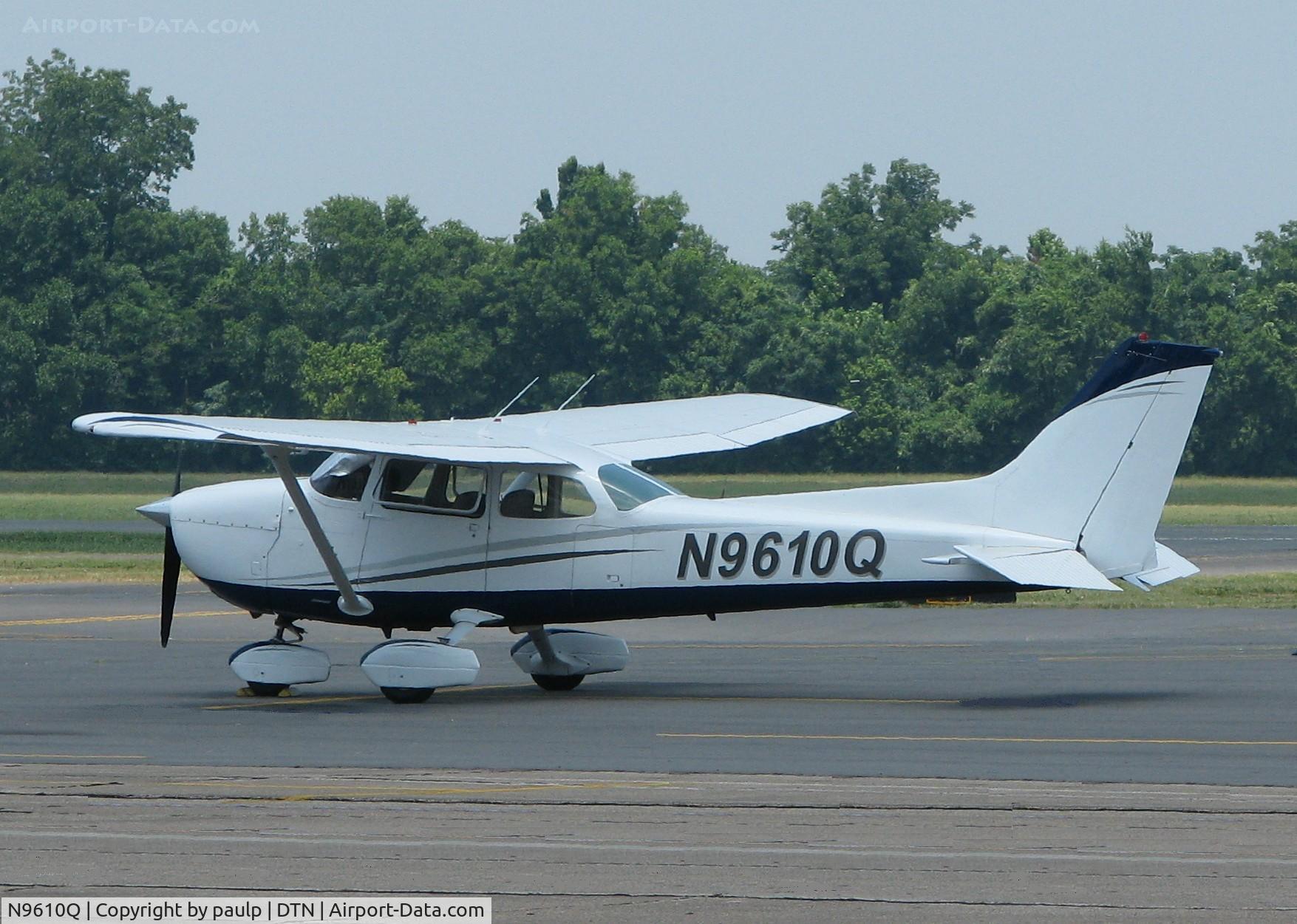 N9610Q, 1976 Cessna 172M C/N 17265695, Parked at Downtown Shreveport.