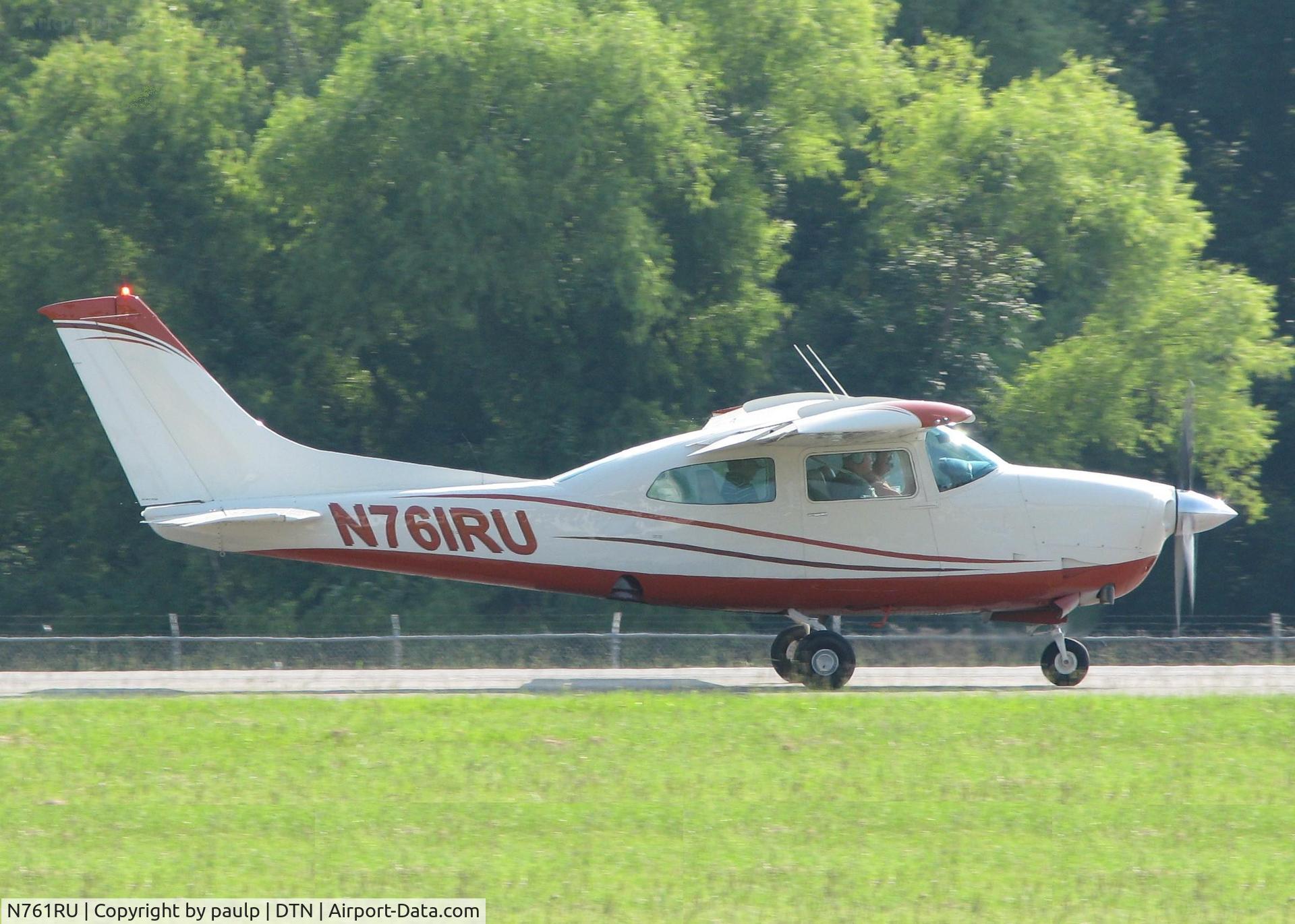 N761RU, 1978 Cessna T210M Turbo Centurion C/N 21062465, Rolling for take off at Downtown Shreveport.