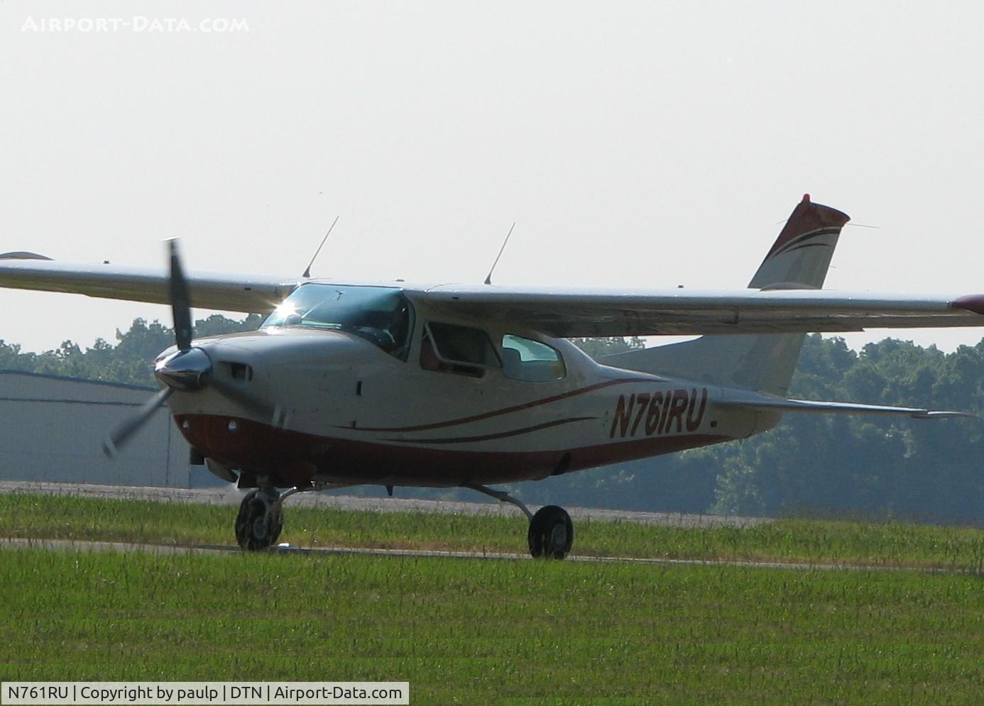 N761RU, 1978 Cessna T210M Turbo Centurion C/N 21062465, Taxiing to runway 14 at Downtown Shreveport.