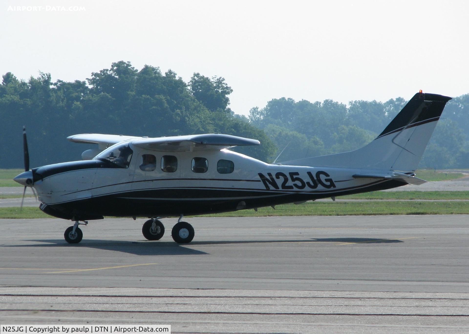 N25JG, 1979 Cessna P210N Pressurised Centurion C/N P21000329, Parked at Downtown Shreveport.