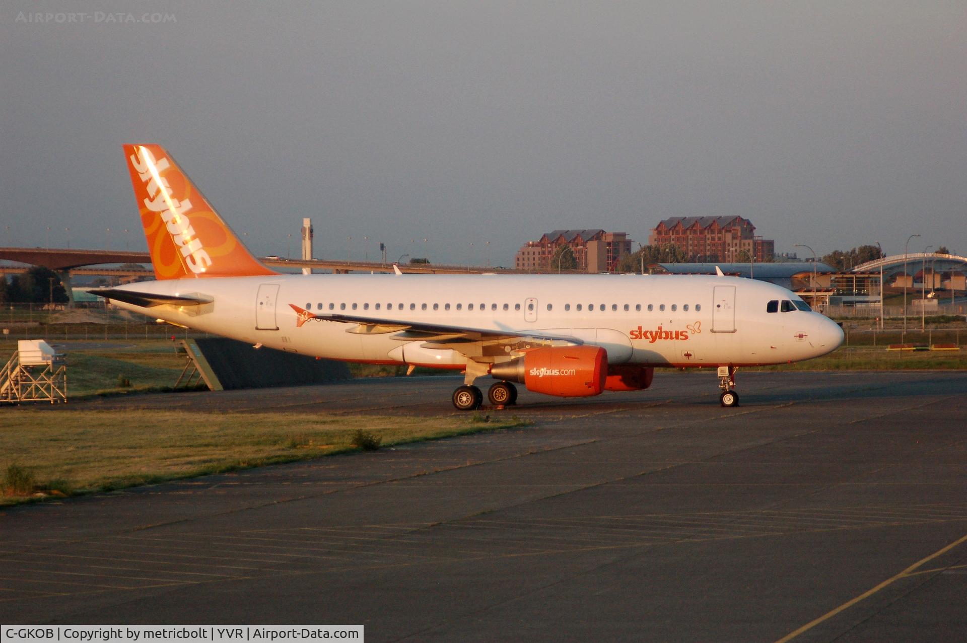 C-GKOB, 2002 Airbus A319-112 C/N 1853, sunset at YVR