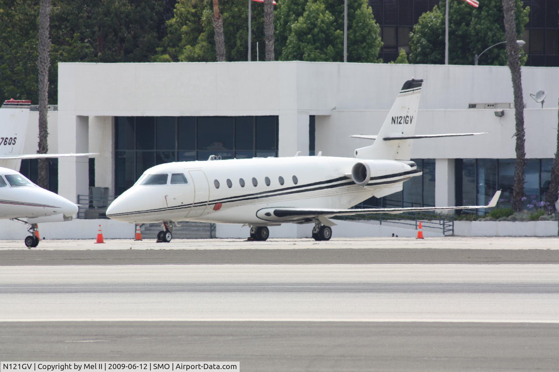 N121GV, 2004 Israel Aircraft Industries Gulfstream 200 C/N 094, Parked