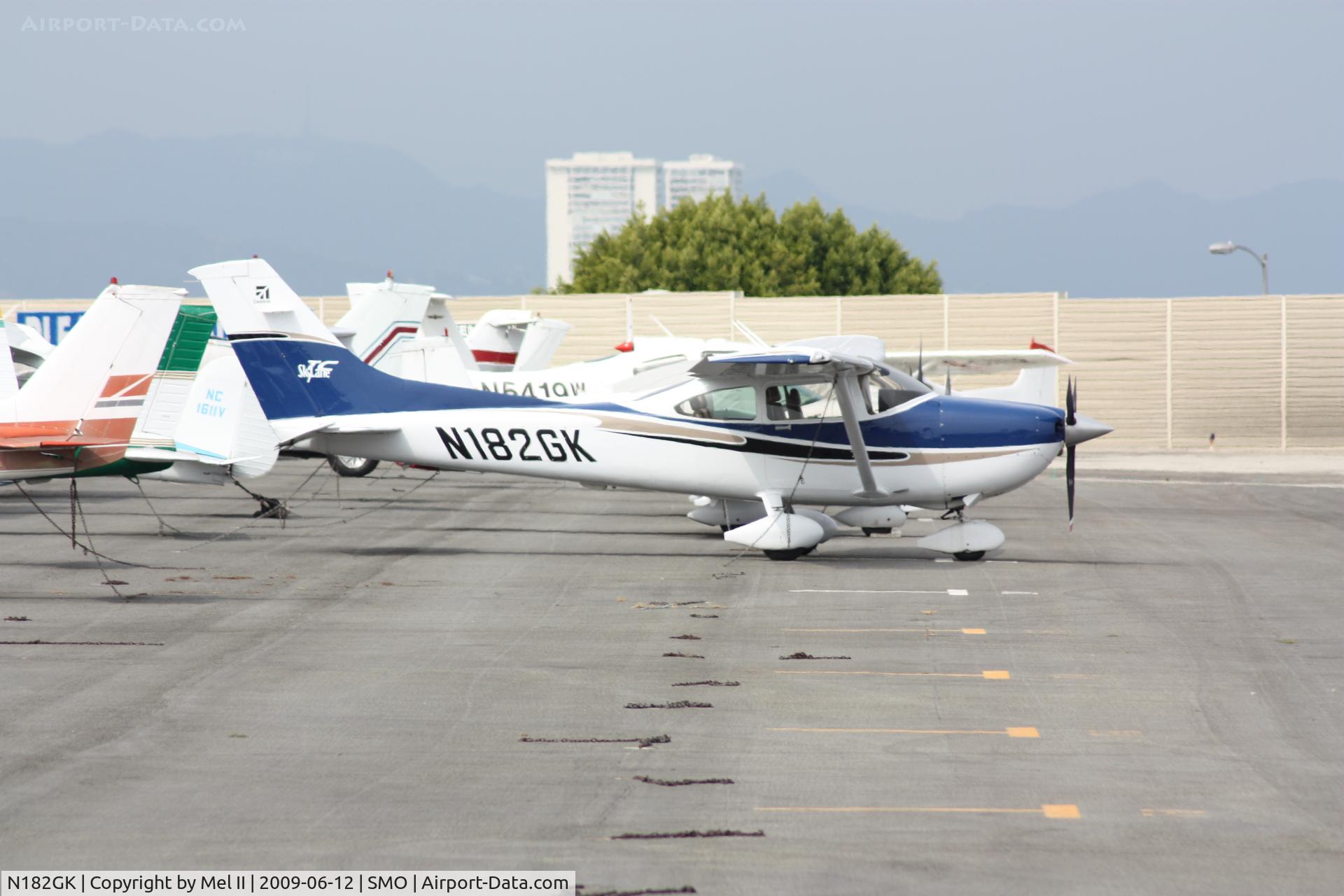 N182GK, 2004 Cessna T182T Turbo Skylane C/N T18208283, Parked
