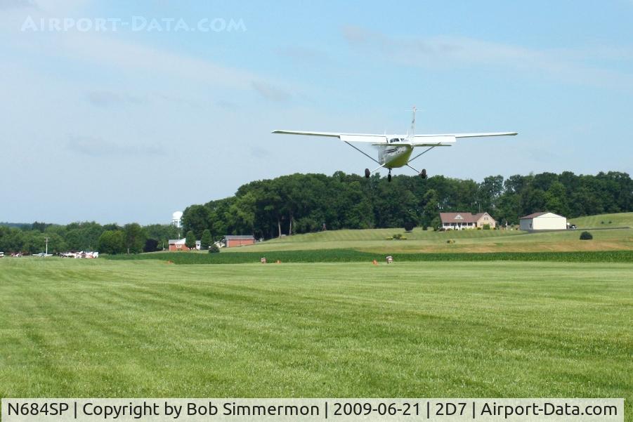 N684SP, 1999 Cessna 172S C/N 172S8095, Landing on 28 at the Beach City, Ohio Father's Day fly-in.