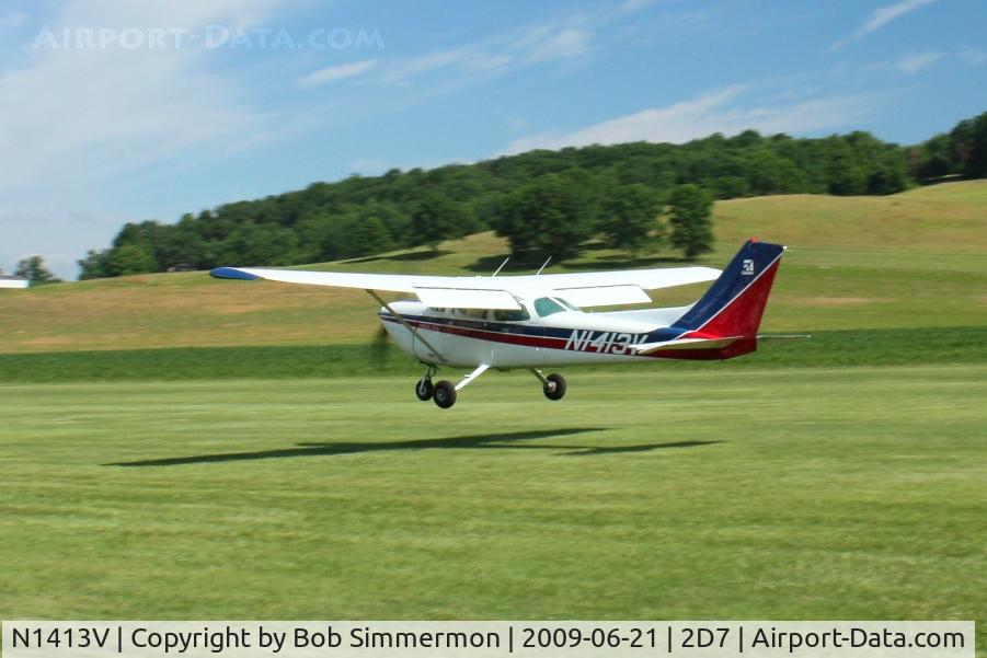 N1413V, 1976 Cessna R172K Hawk XP C/N R1722187, Landing on 28 at the Beach City, Ohio Father's Day fly-in.