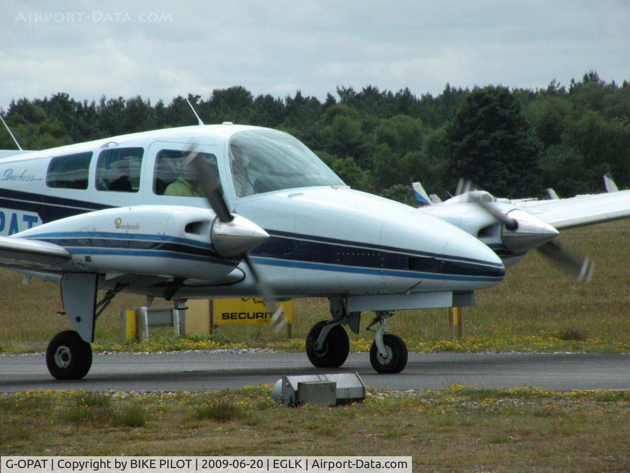 G-OPAT, 1979 Beech 76 Duchess C/N ME-304, TAXYING ONTO RWY 25