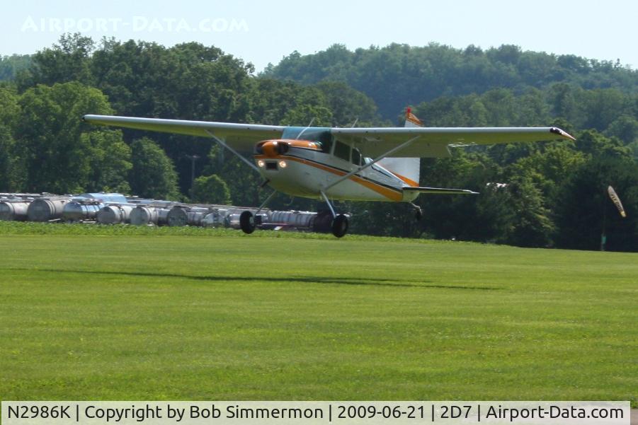 N2986K, 1980 Cessna 180K Skywagon C/N 18053149, Landing on 28 at the Beach City, Ohio Father's Day fly-in.