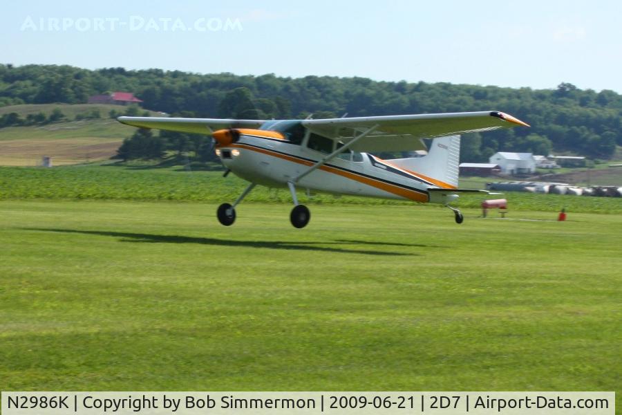 N2986K, 1980 Cessna 180K Skywagon C/N 18053149, Landing on 28 at the Beach City, Ohio Father's Day fly-in.