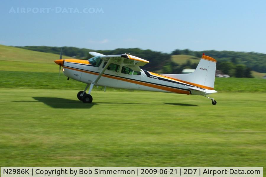 N2986K, 1980 Cessna 180K Skywagon C/N 18053149, Landing on 28 at the Beach City, Ohio Father's Day fly-in.