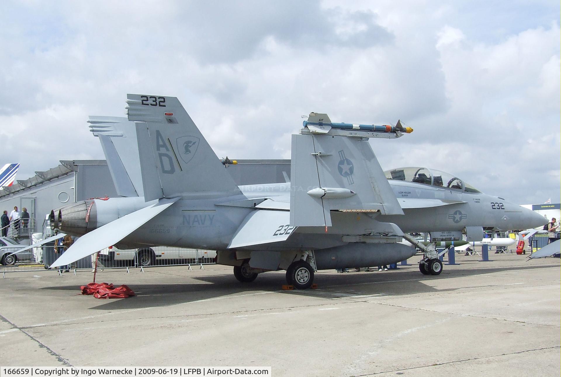 166659, Boeing F/A-18F Super Hornet C/N F137, Boeing F/A-18F Super Hornet of the US Navy at the Aerosalon 2009, Paris