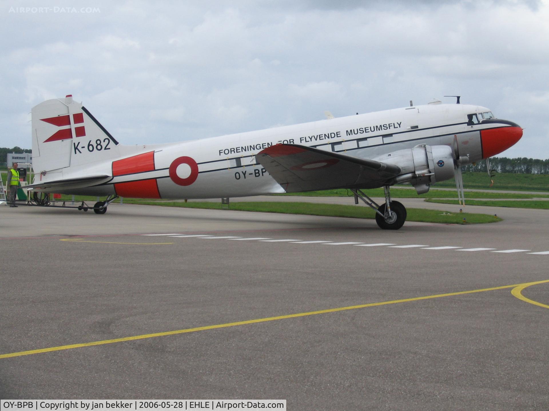 OY-BPB, 1943 Douglas C-47A-85-DL (DC-3A) Skytrain C/N 20019, Lelystad Platform