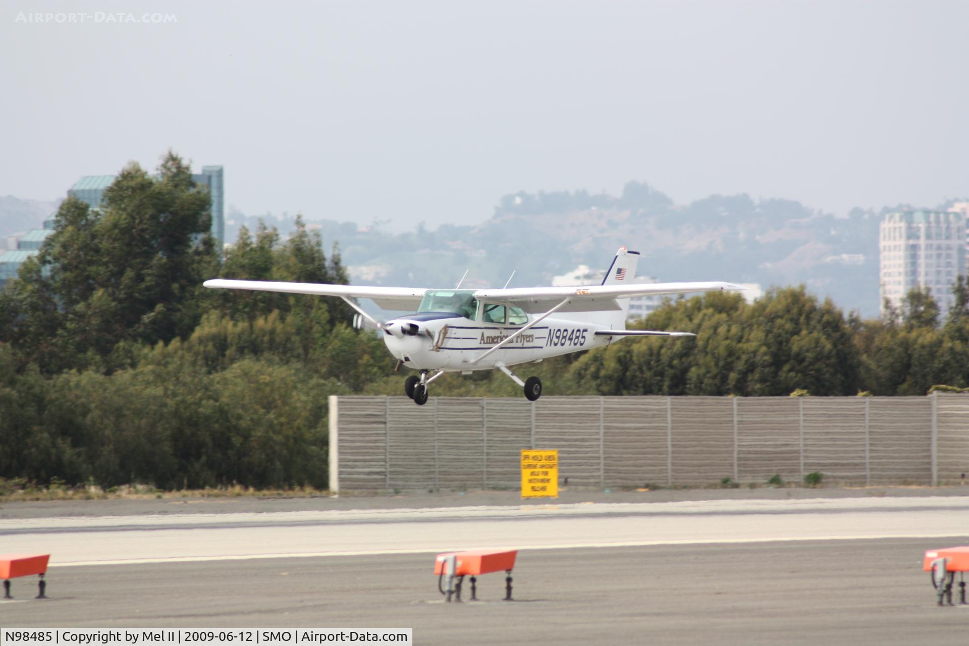 N98485, 1985 Cessna 172P C/N 17276299, Landing RWY 21