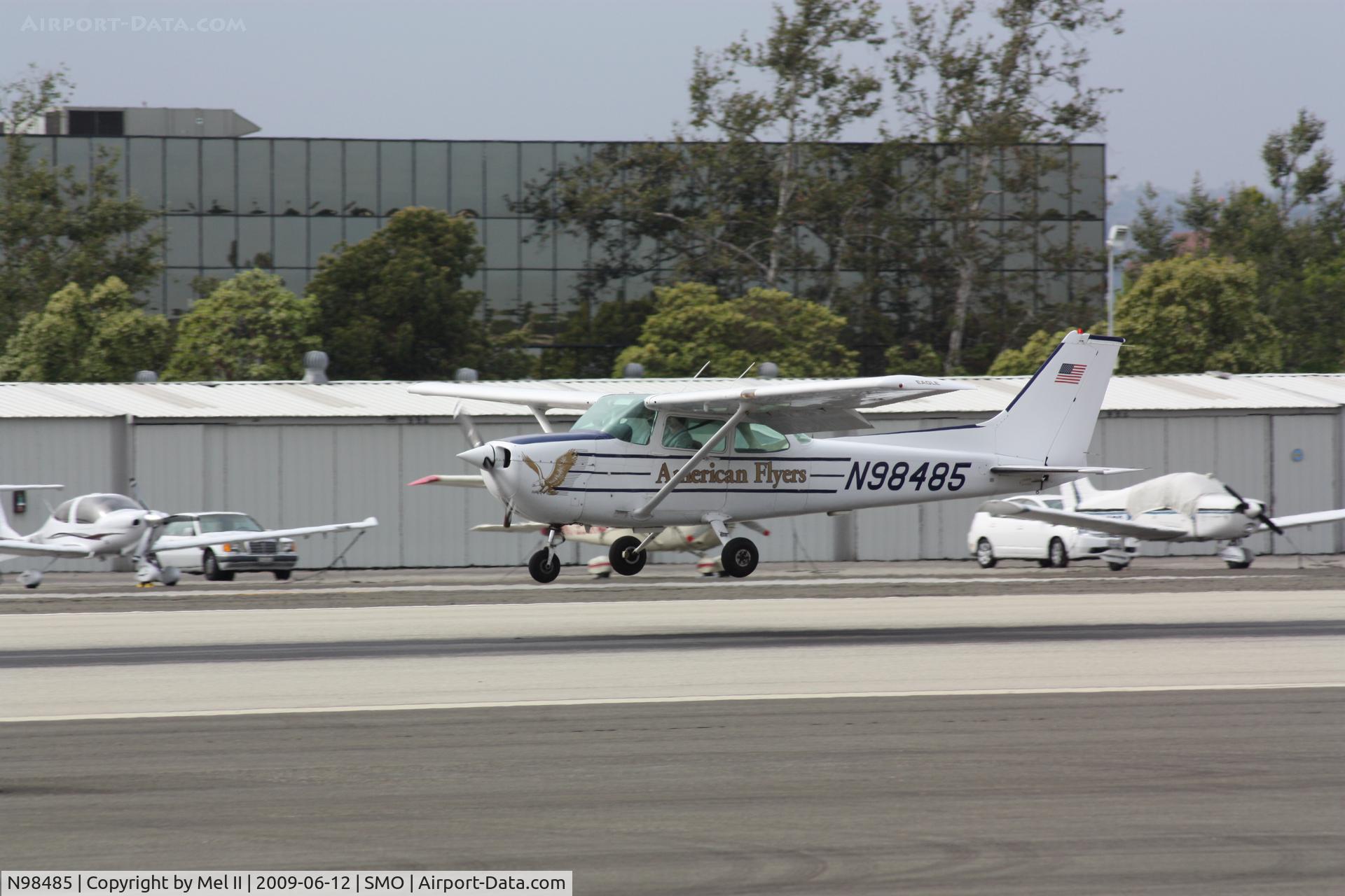 N98485, 1985 Cessna 172P C/N 17276299, Landing RWY 21