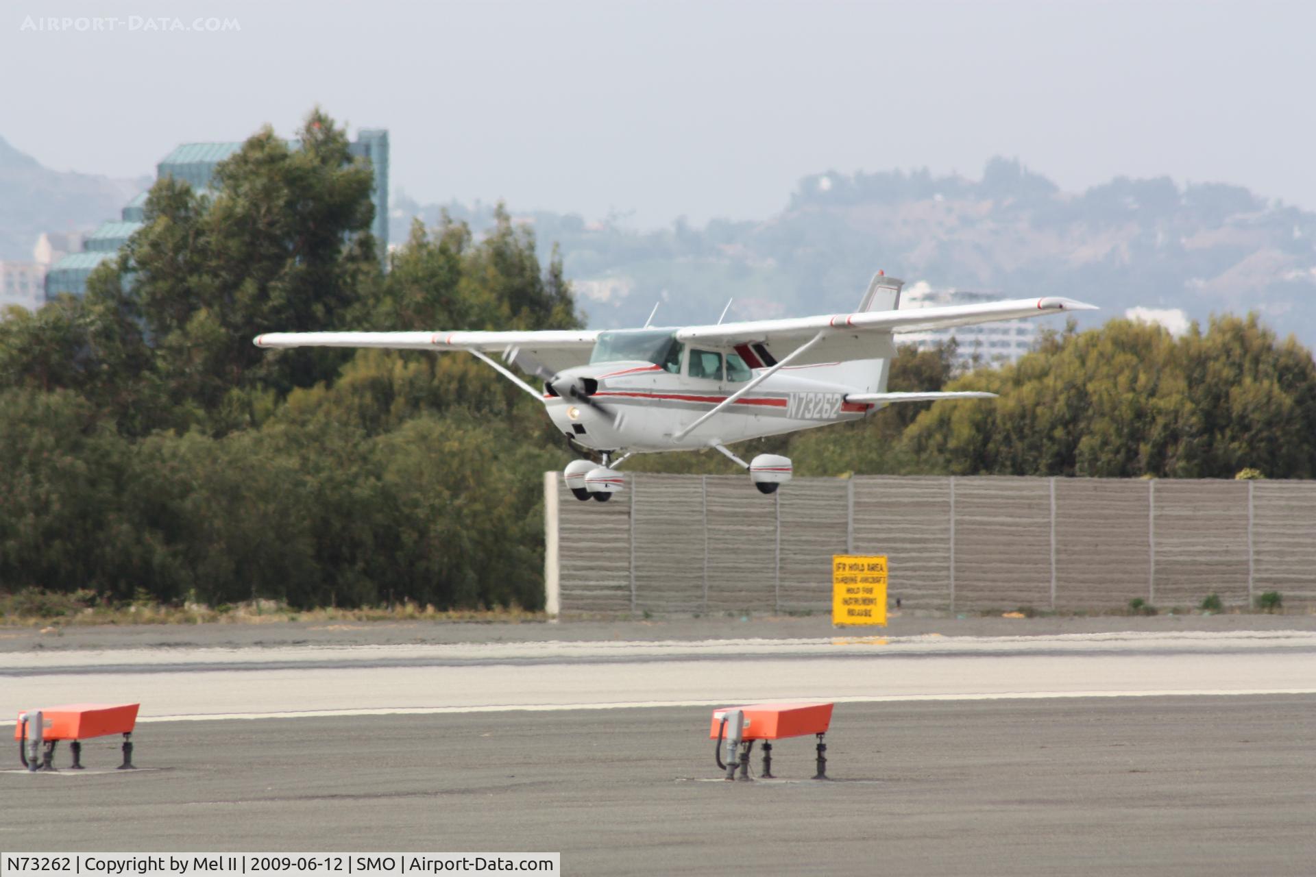N73262, 1976 Cessna 172M C/N 17267342, Landing RWY 21