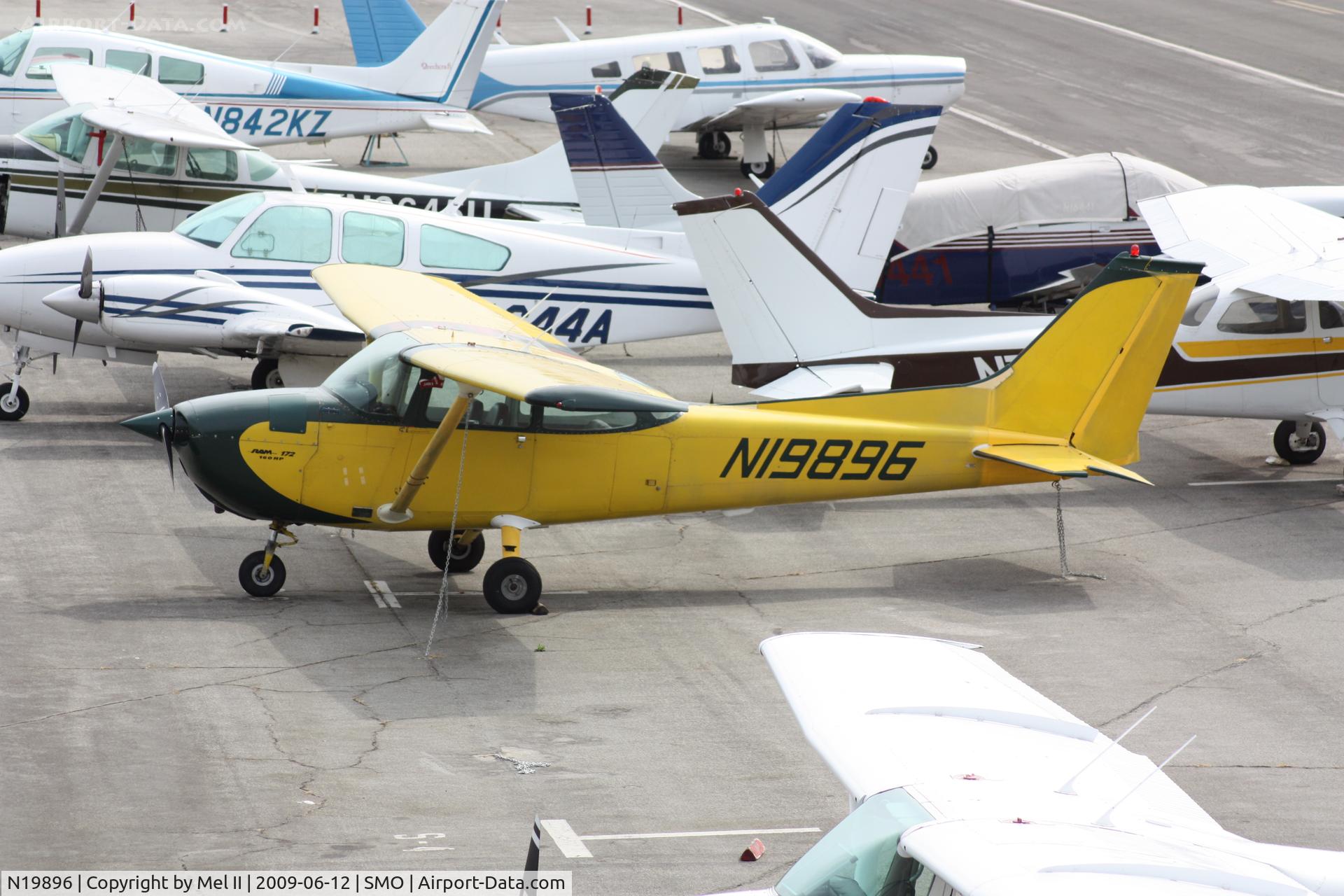 N19896, 1972 Cessna 172M C/N 17260843, Parked