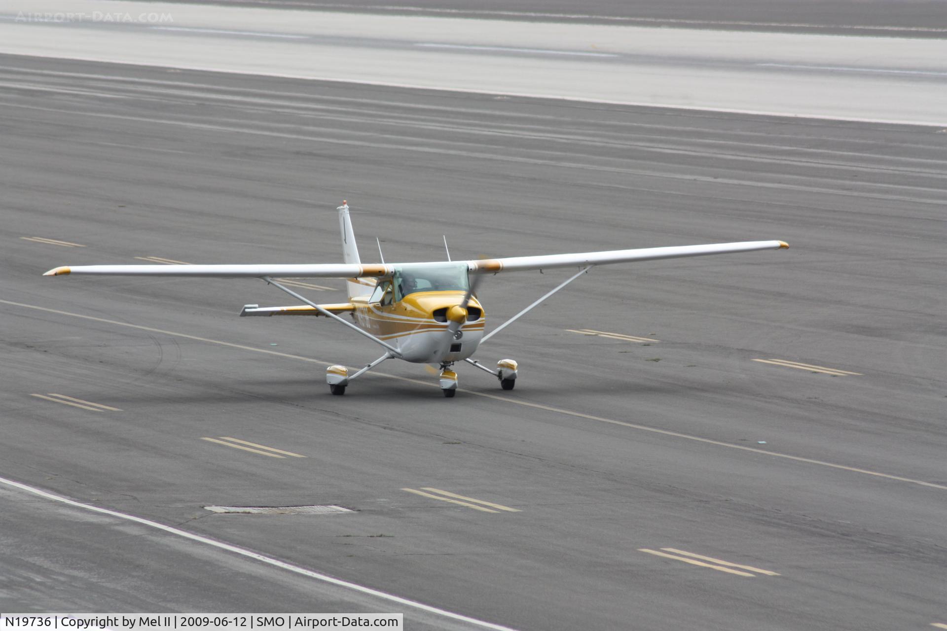 N19736, 1972 Cessna 172L C/N 17260710, Taxiing For Departure RWY 21