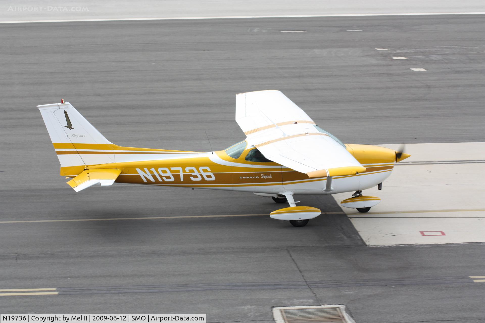 N19736, 1972 Cessna 172L C/N 17260710, Taxiing For Departure RWY 21