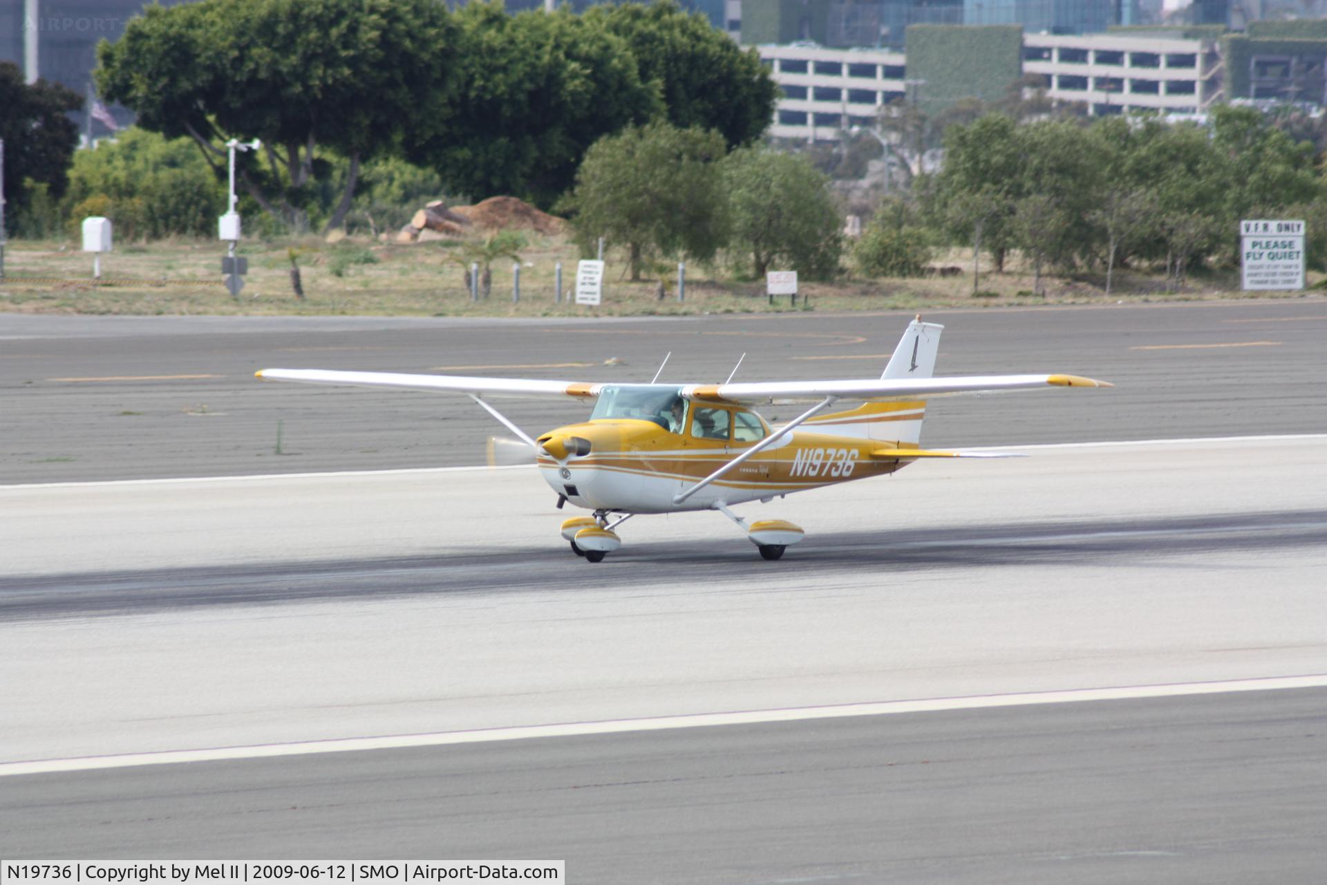 N19736, 1972 Cessna 172L C/N 17260710, Departing RWY 21