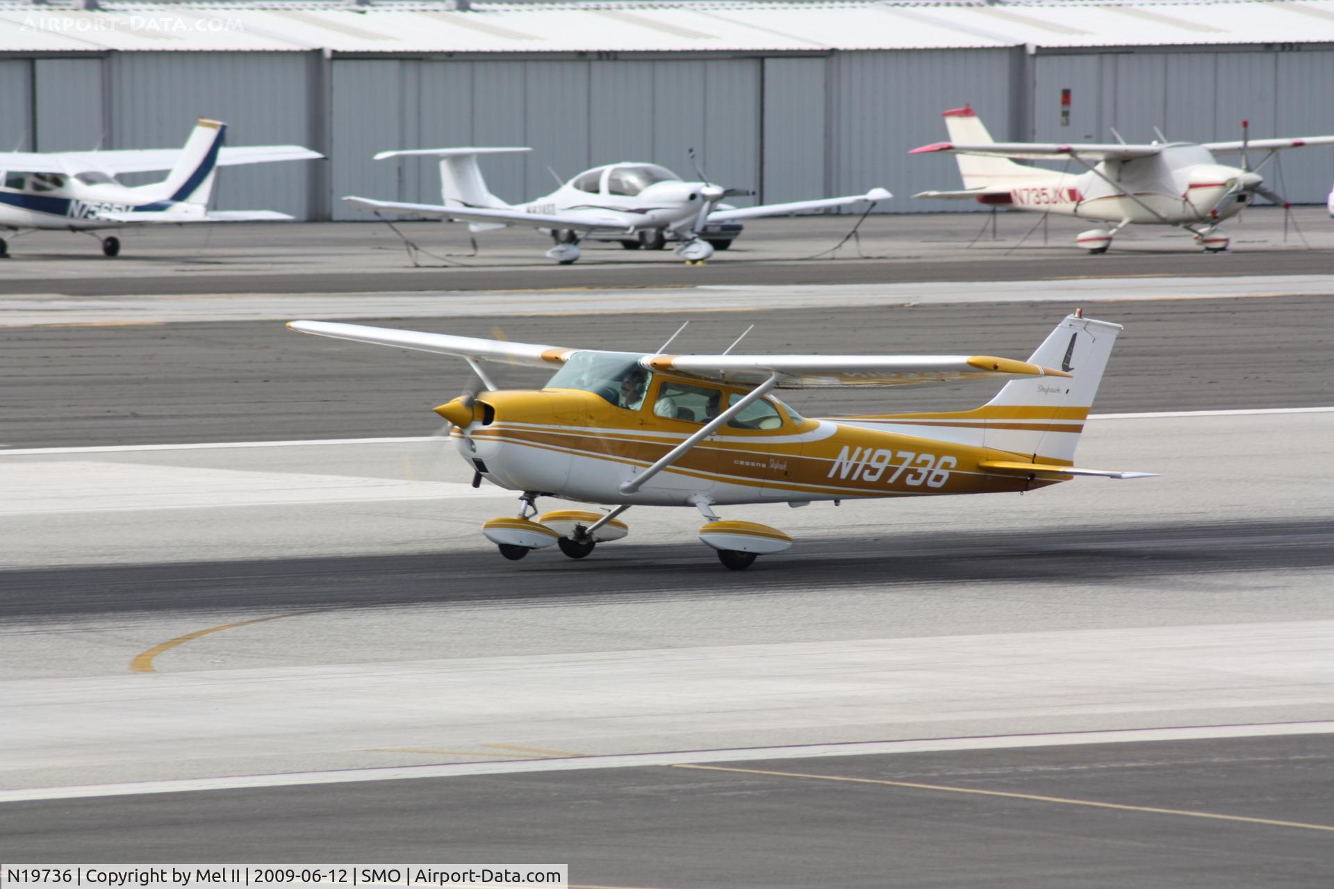 N19736, 1972 Cessna 172L C/N 17260710, Departing RWY 21
