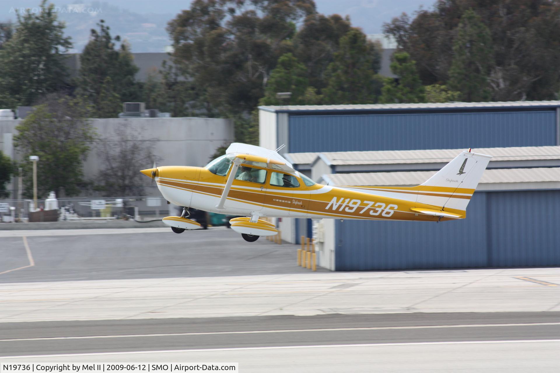 N19736, 1972 Cessna 172L C/N 17260710, Departing RWY 21