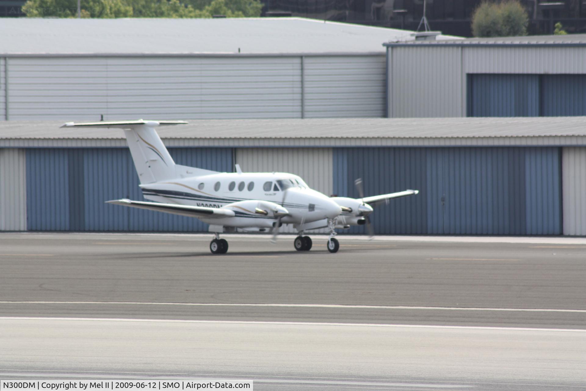 N300DM, 1981 Beech F90 King Air C/N LA-165, KSMO-KMYF - Taxiing For Departure RWY 21