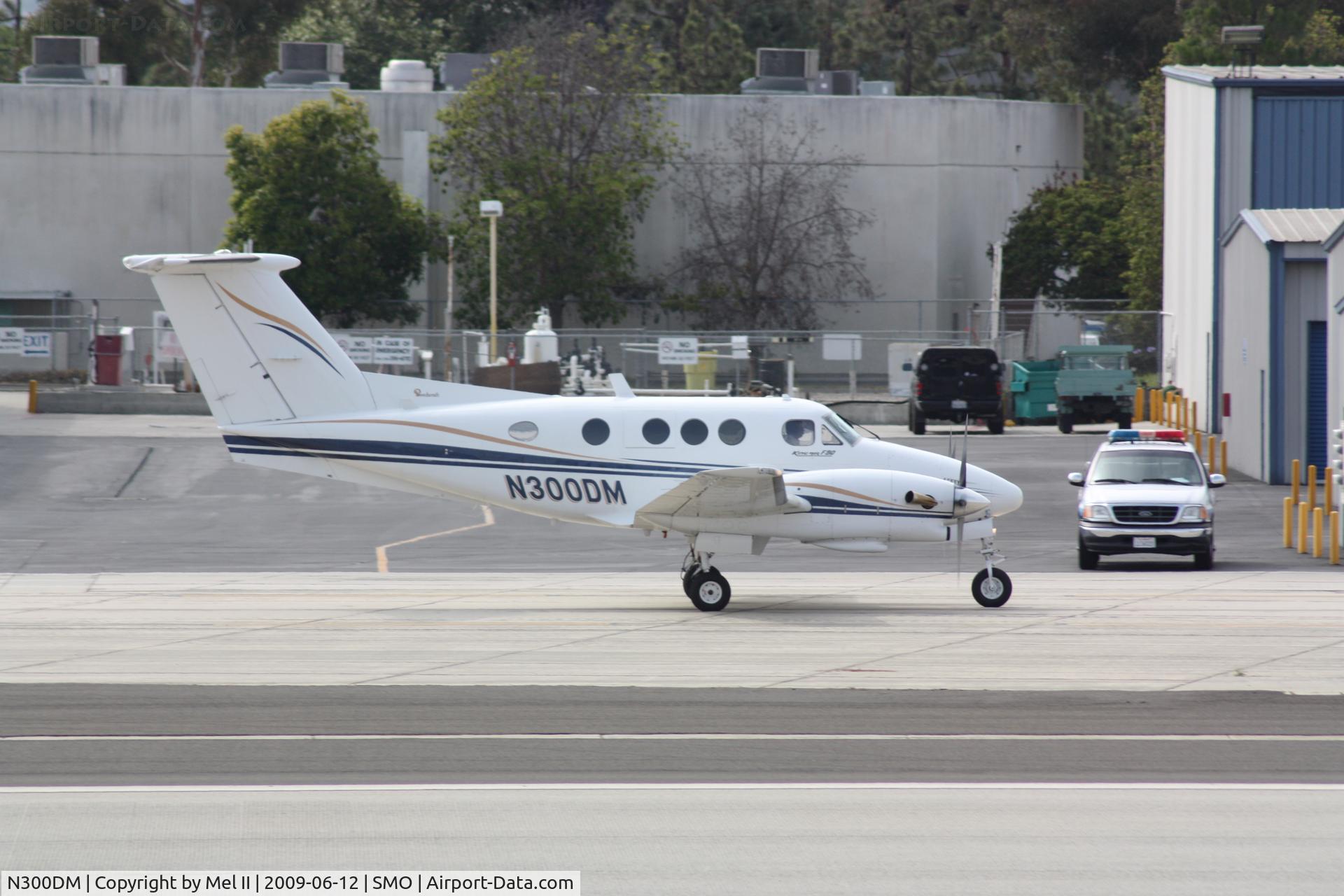N300DM, 1981 Beech F90 King Air C/N LA-165, KSMO-KMYF - Taxiing For Departure RWY 21