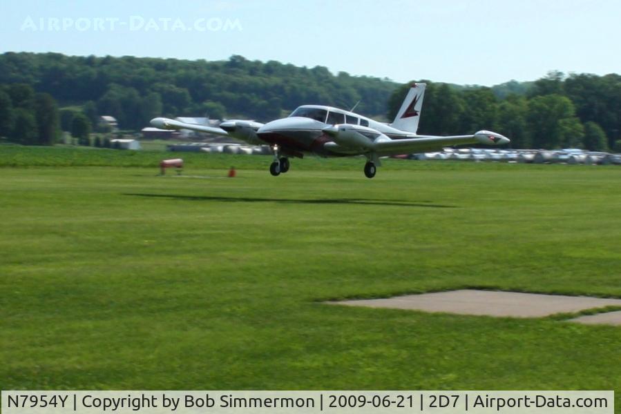 N7954Y, 1966 Piper PA-30-160 Twin Comanche Twin Comanche C/N 30-1050, Landing on 28 at the Beach City, Ohio Father's Day fly-in.