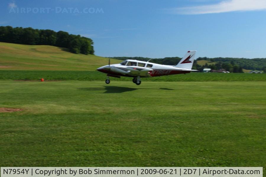 N7954Y, 1966 Piper PA-30-160 Twin Comanche Twin Comanche C/N 30-1050, Landing on 28 at the Beach City, Ohio Father's Day fly-in.