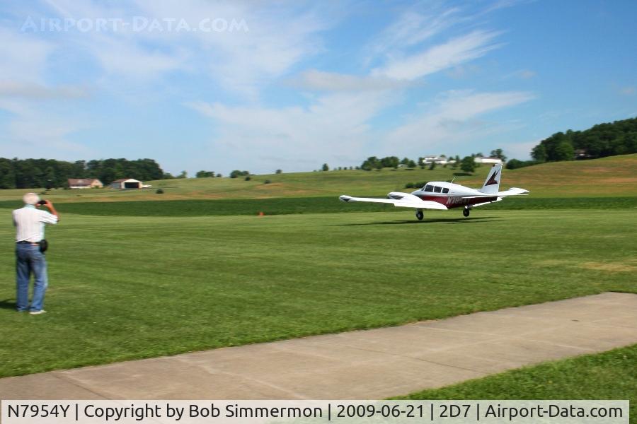 N7954Y, 1966 Piper PA-30-160 Twin Comanche Twin Comanche C/N 30-1050, Landing on 28 at the Beach City, Ohio Father's Day fly-in.