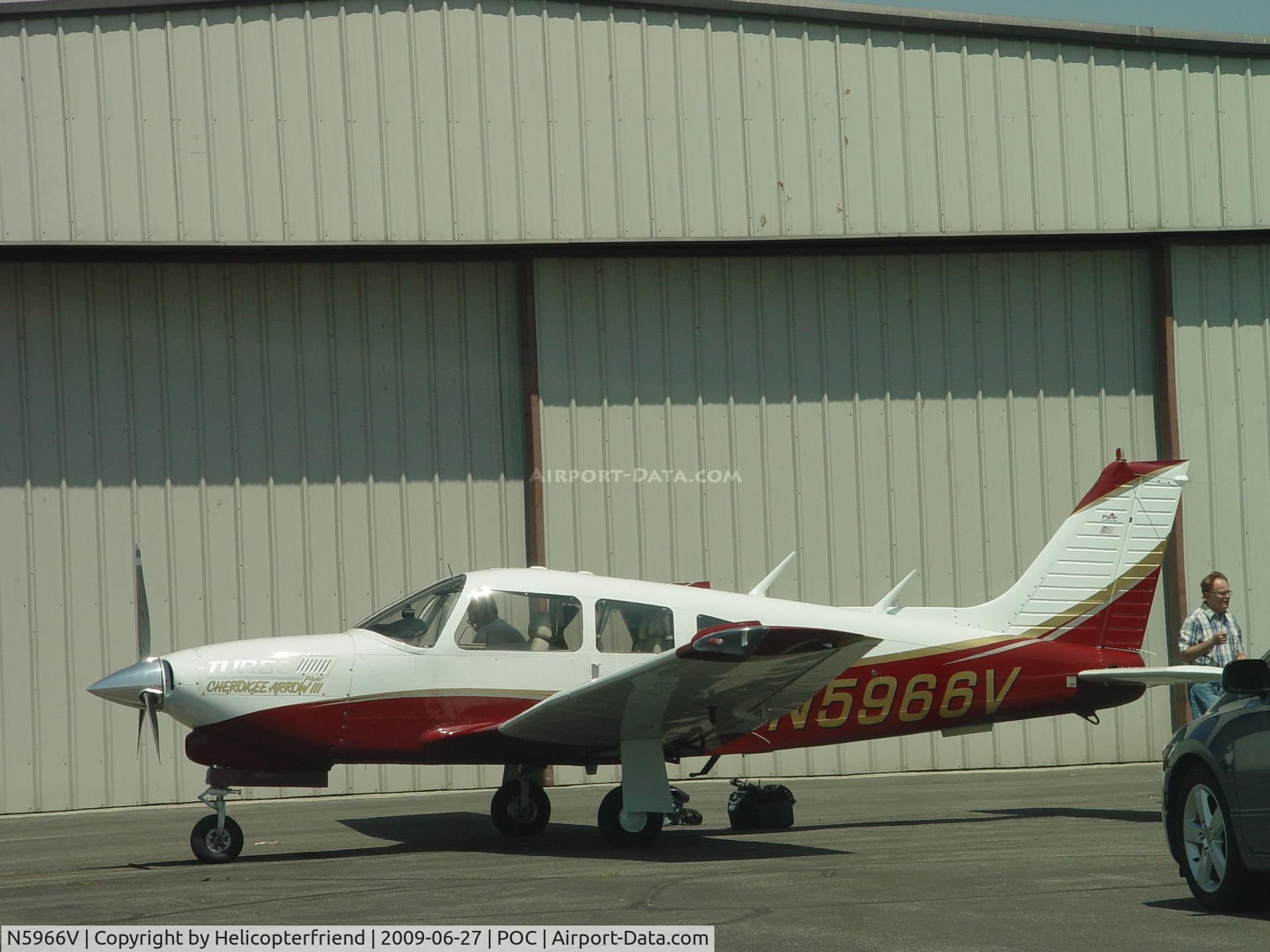 N5966V, 1977 Piper PA-28R-201T Cherokee Arrow III C/N 28R-7703172, Loading up to go flying