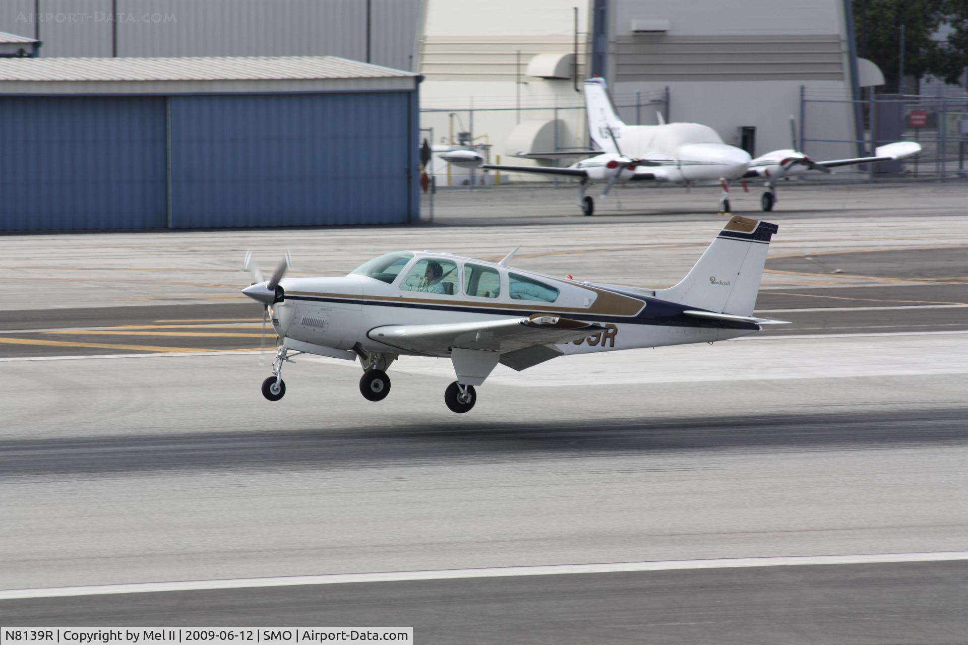 N8139R, 1974 Beech F33A Bonanza C/N CE-522, Landing RWY 21