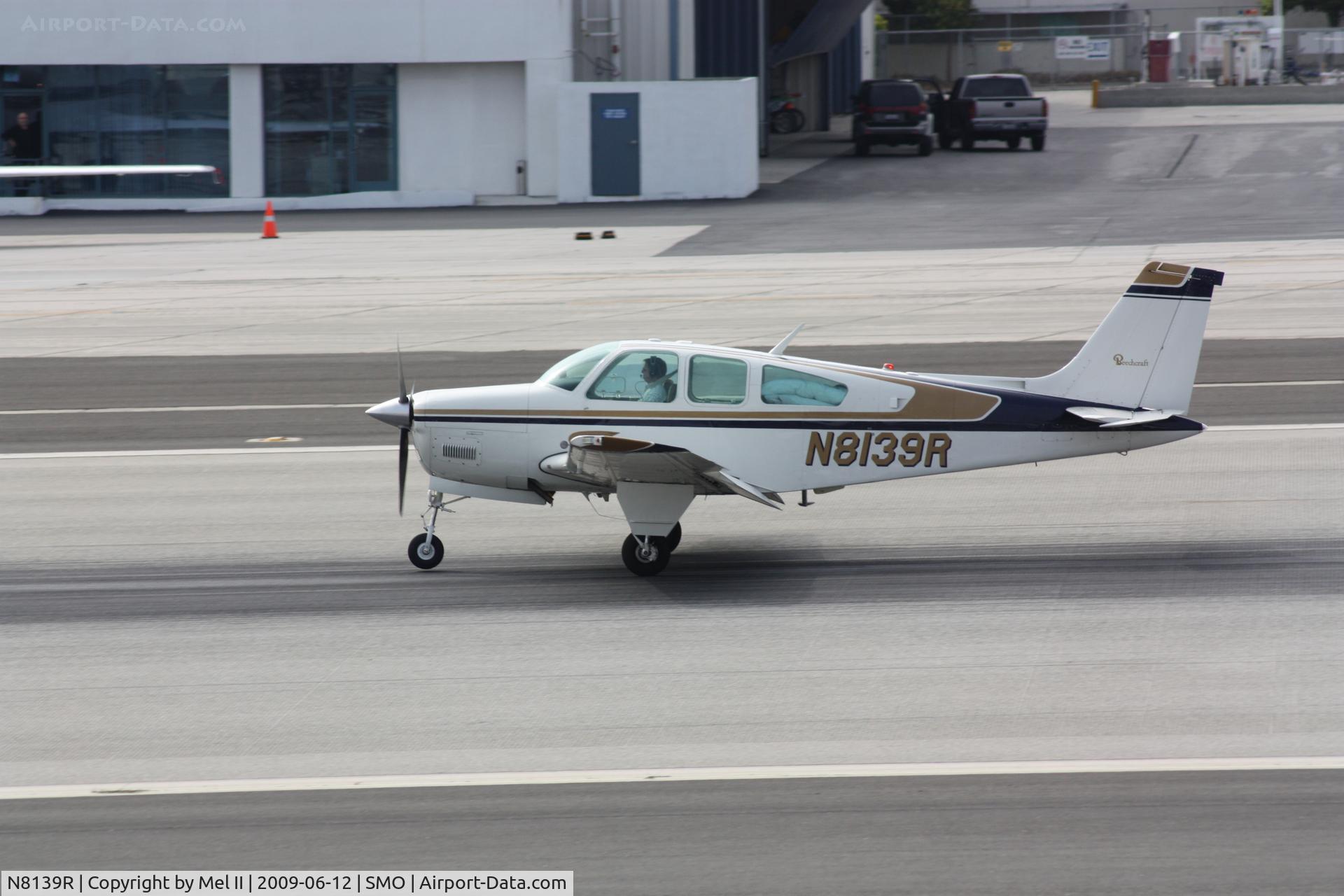 N8139R, 1974 Beech F33A Bonanza C/N CE-522, Landing RWY 21