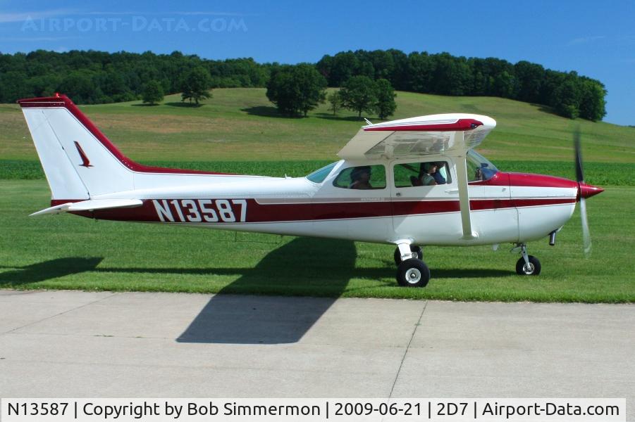 N13587, 1973 Cessna 172M C/N 17262861, Father's Day fly-in at Beach City, Ohio