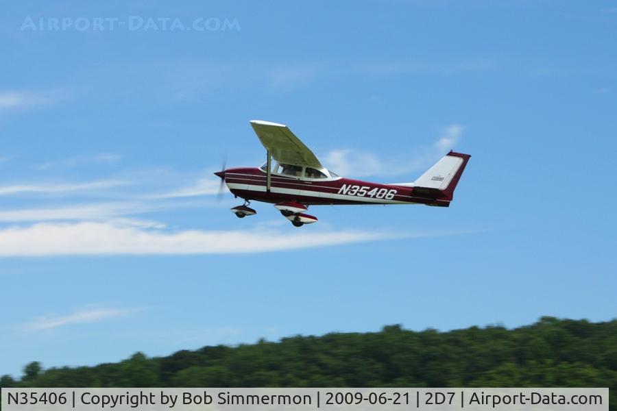 N35406, 1968 Cessna 172I C/N 17256752, Departing Beach City, Ohio Father's Day fly-in.