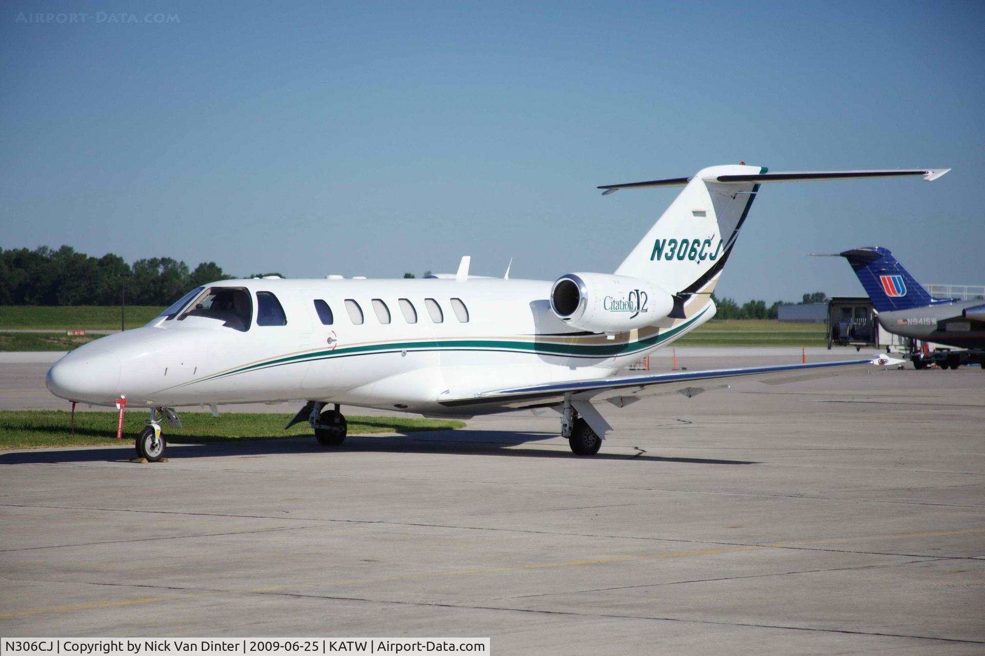 N306CJ, 2001 Cessna 525A CitationJet CJ2 C/N 525A-0016, On the Ramp