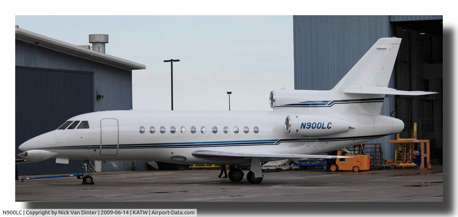 N900LC, 2000 Dassault Falcon 900 C/N 186, Sitting on the Ramp