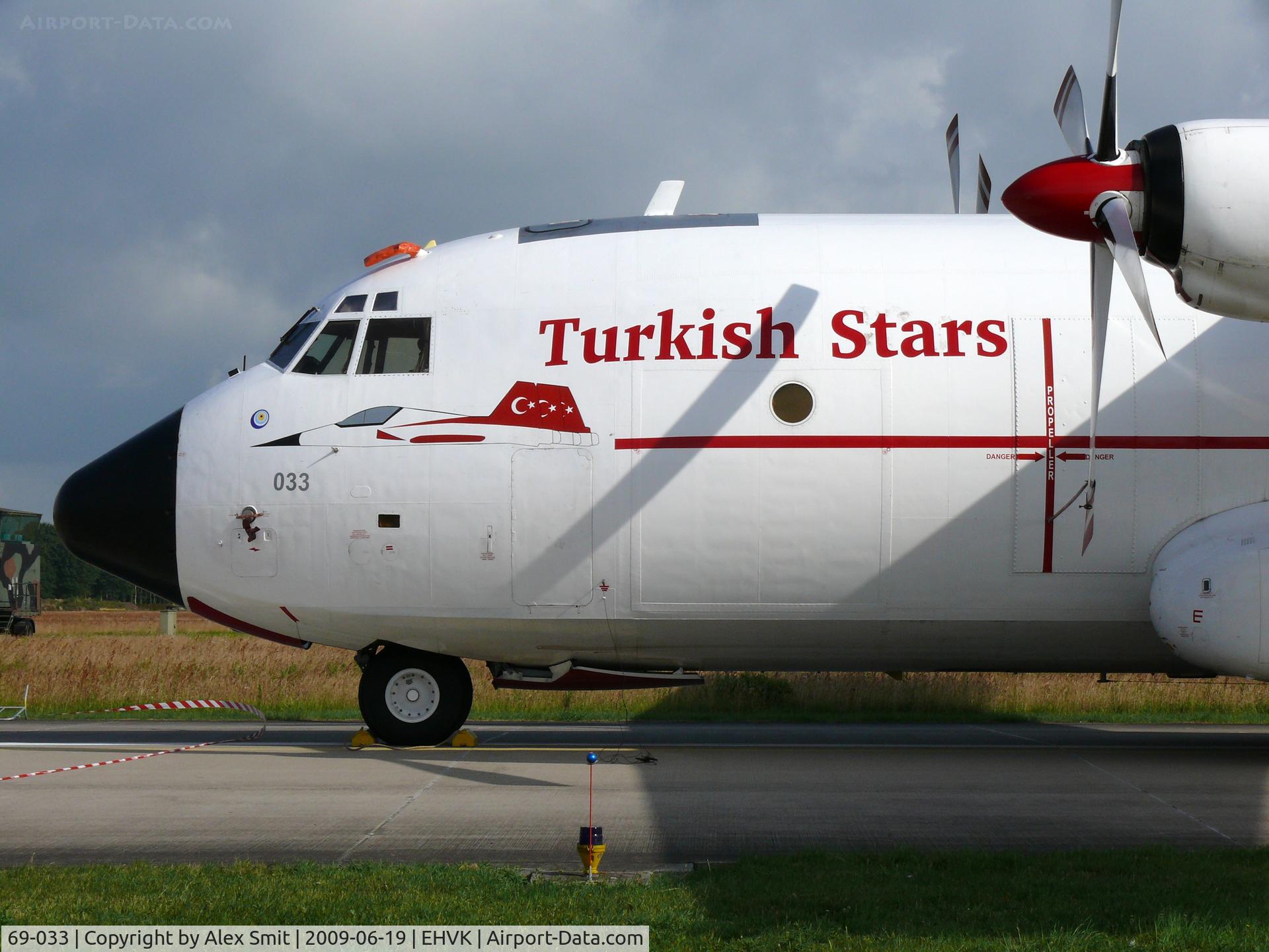 69-033, Transall C-160D C/N D33, Transport Allianz C-160D Transall 69-033 Turkish Air Force transport for demo-team Turkish Stars and painted in their livery.