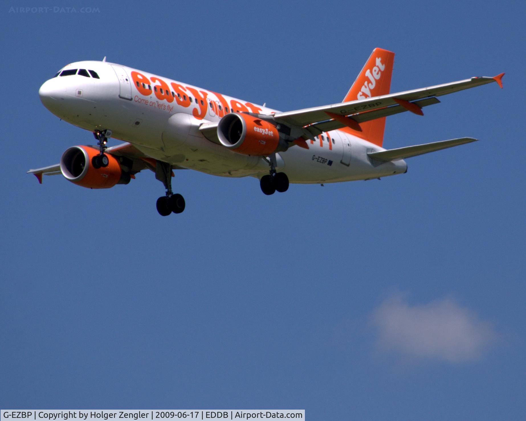 G-EZBP, 2007 Airbus A319-111 C/N 3084, Wonderful colours on a beautiful sky above Berlin