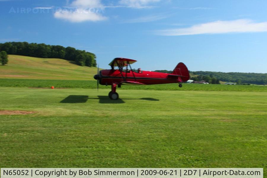 N65052, 1943 Boeing A75L300 C/N 75-7704, Landing on 28 at the Beach City, Ohio Father's Day fly-in.