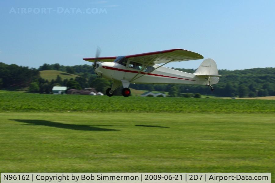 N96162, 1946 Taylorcraft BC12-D C/N 8462, Departing 28 at the Beach City, Ohio Father's Day fly-in.
