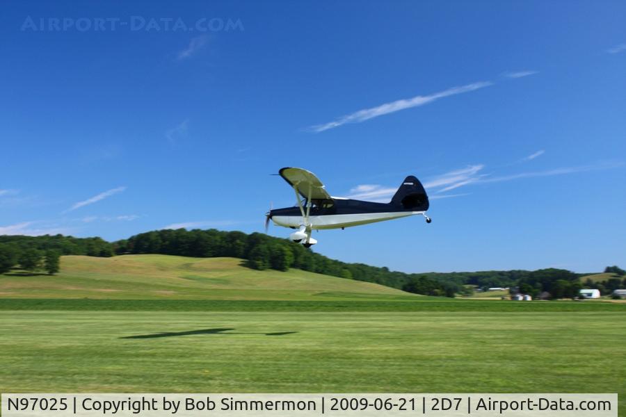 N97025, 1946 Stinson 108-1 Voyager C/N 108-1025, Landing on 28 at the Father's Day fly-in; Beach City, Ohio.