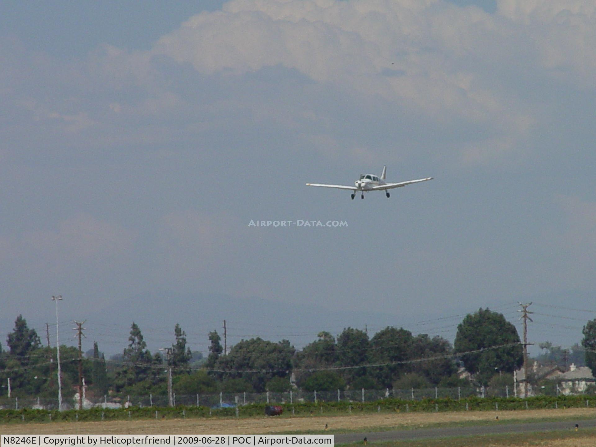 N8246E, 1982 Piper PA-28-161 C/N 28-8216189, On final 26L Brackett