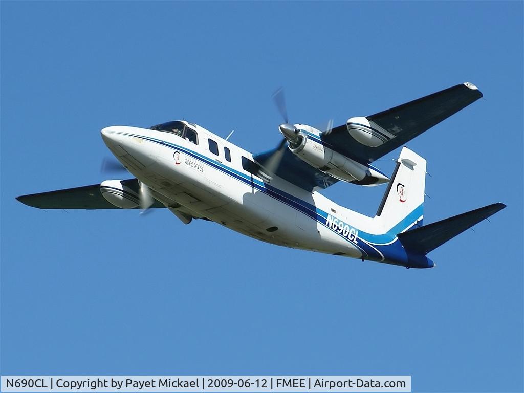 N690CL, 1974 Rockwell International 690A Turbo Commander C/N 11153, Takeoff from runway 12