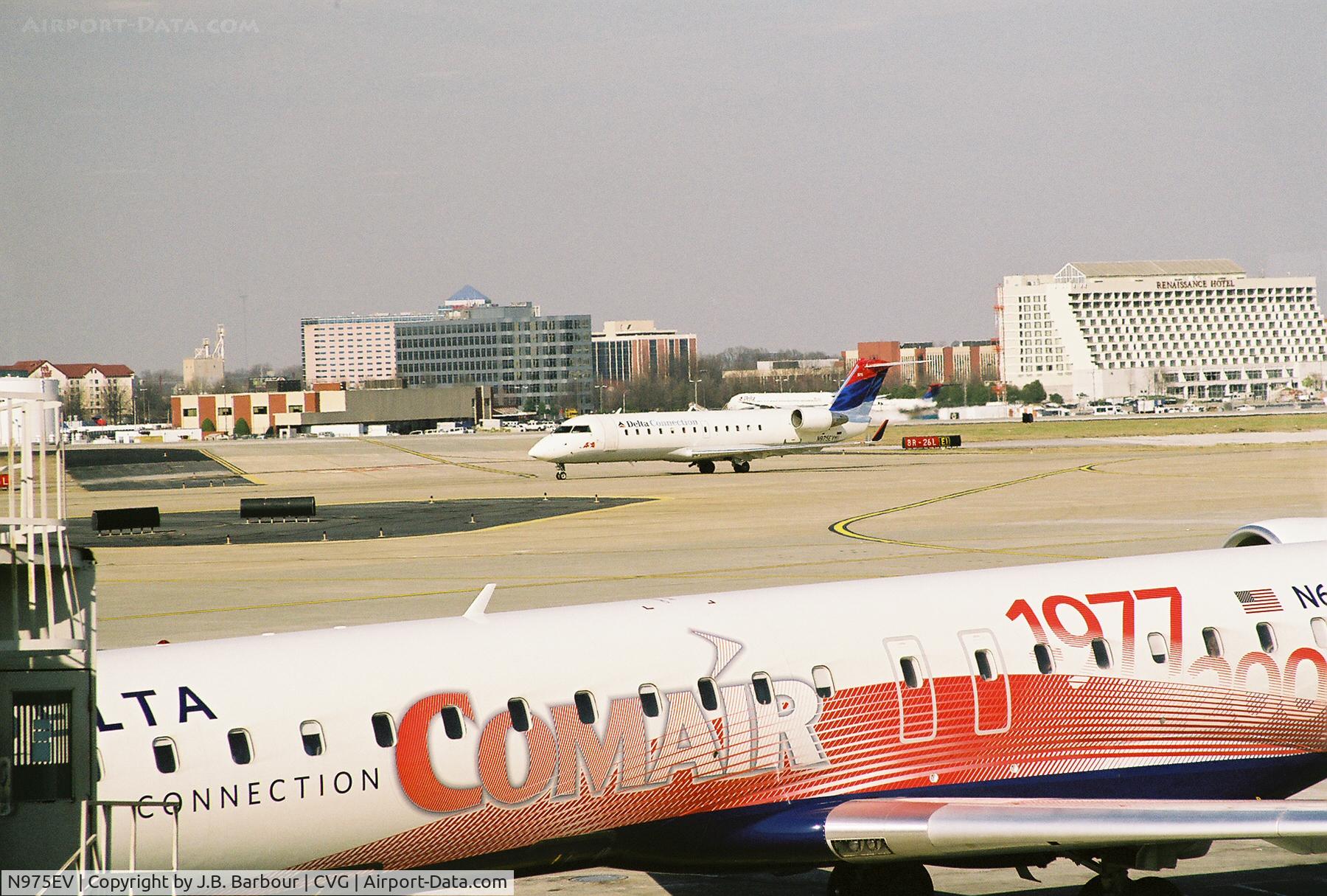 N975EV, 2001 Bombardier CRJ-200ER (CL-600-2B19) C/N 7599, with N695CA at the gate