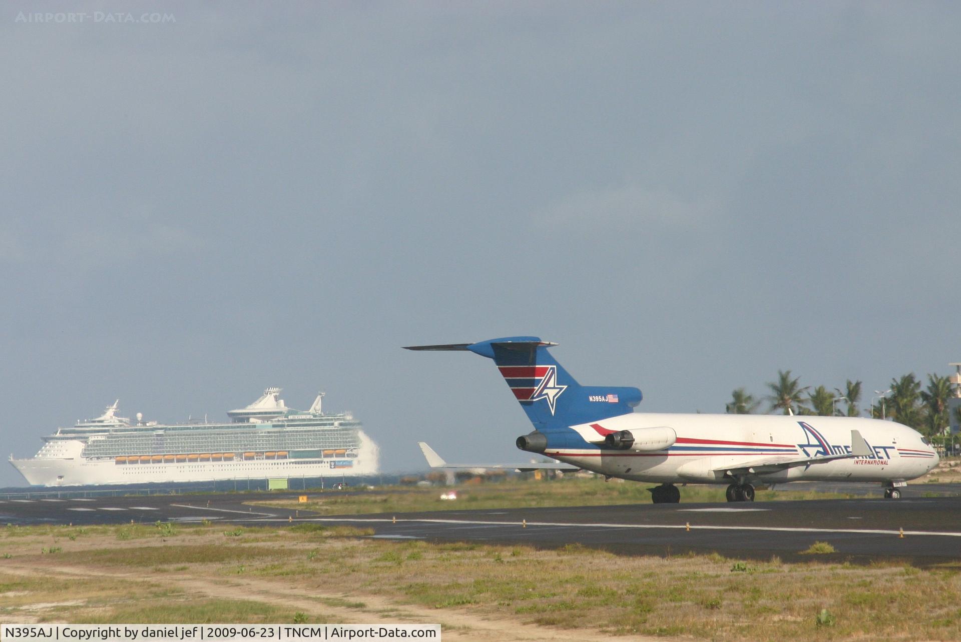 N395AJ, 1975 Boeing 727-233F C/N 21100, Back tracking runway 10