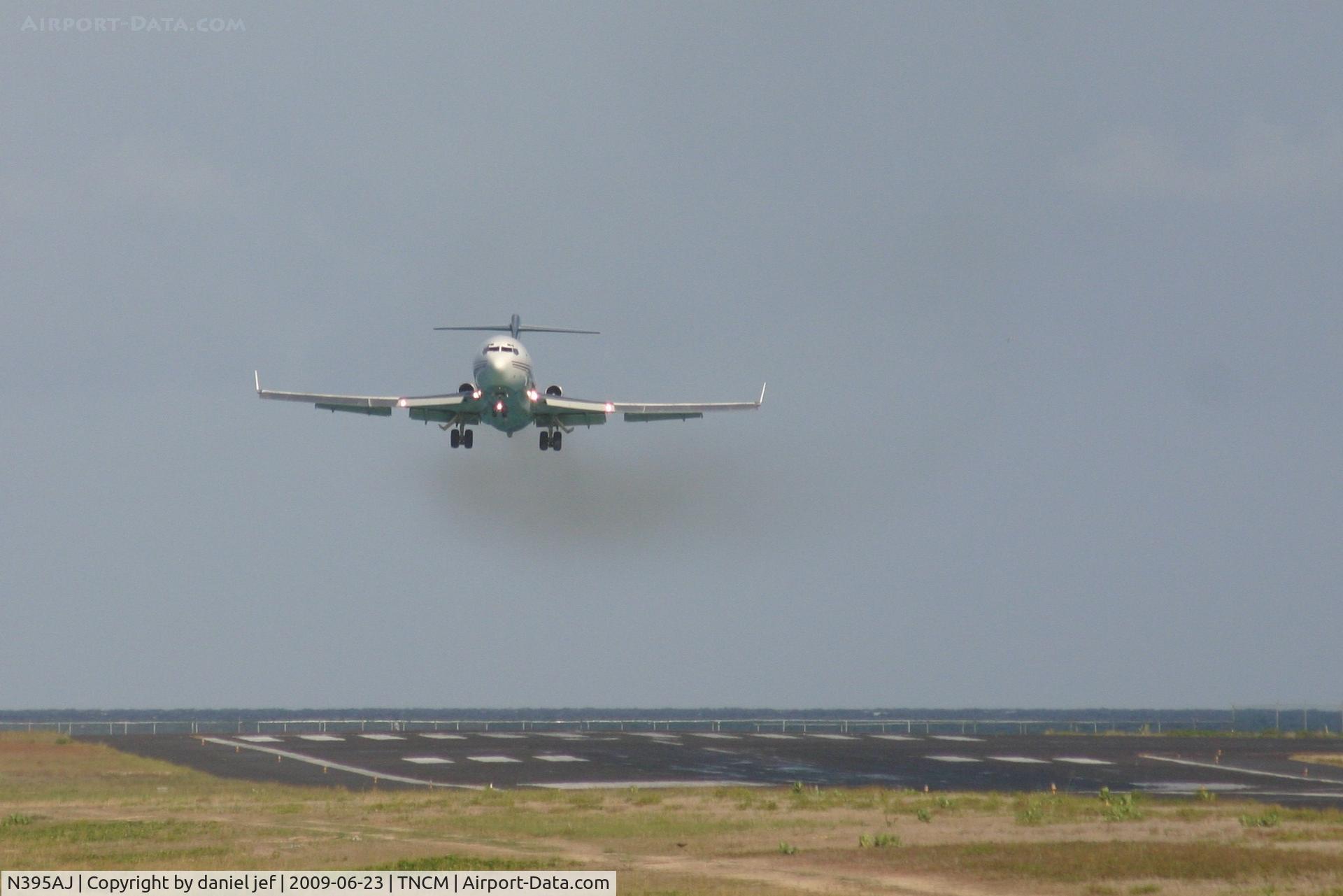 N395AJ, 1975 Boeing 727-233F C/N 21100, Landing 10