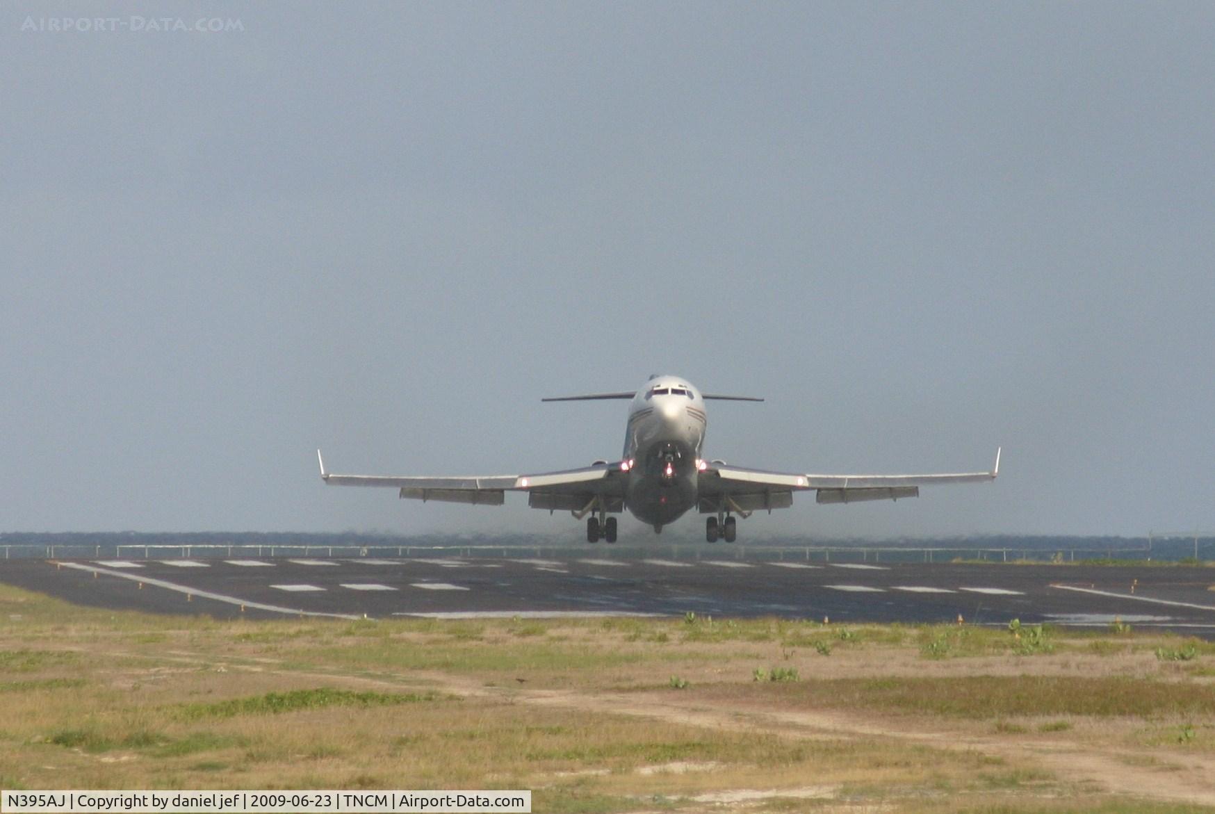 N395AJ, 1975 Boeing 727-233F C/N 21100, Landing 10